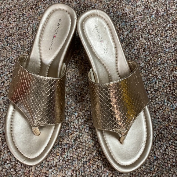 Bandolino Gold clogs- new Size 9, 3” heels - Picture 2 of 7